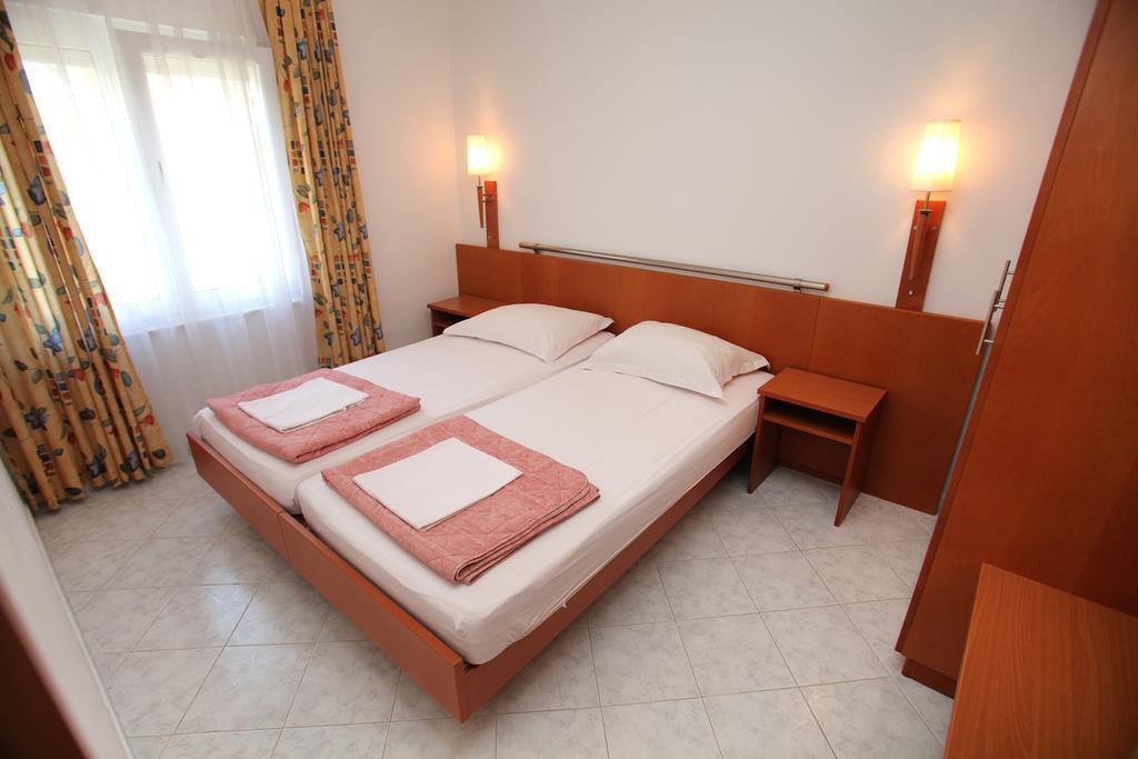 Apartments Mjm Трогир Стая снимка